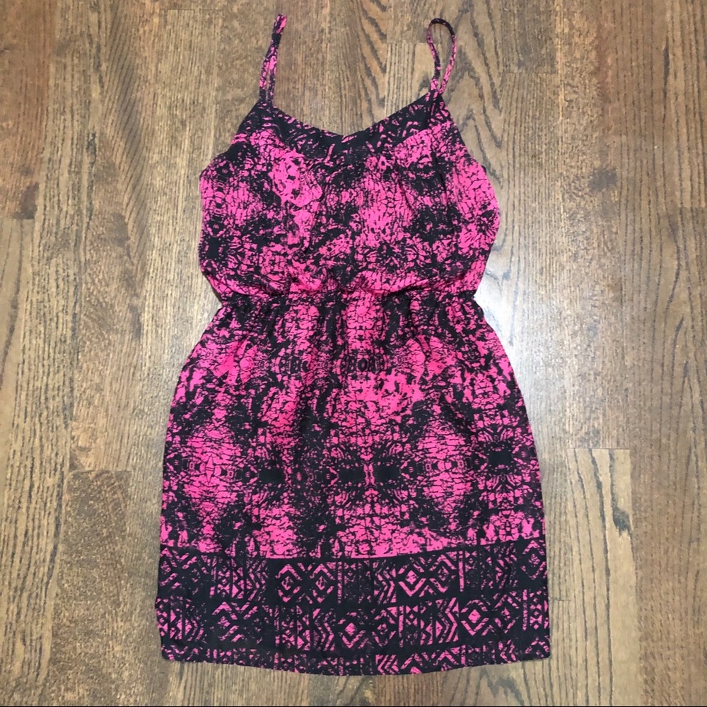 Eyeshadow Sun Dress Fuschia & Black